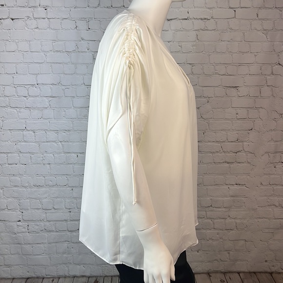Rachel Roy Off White V Neck Ruched Sleeve Top Plus Size 1X Blouse - Picture 3 of 7